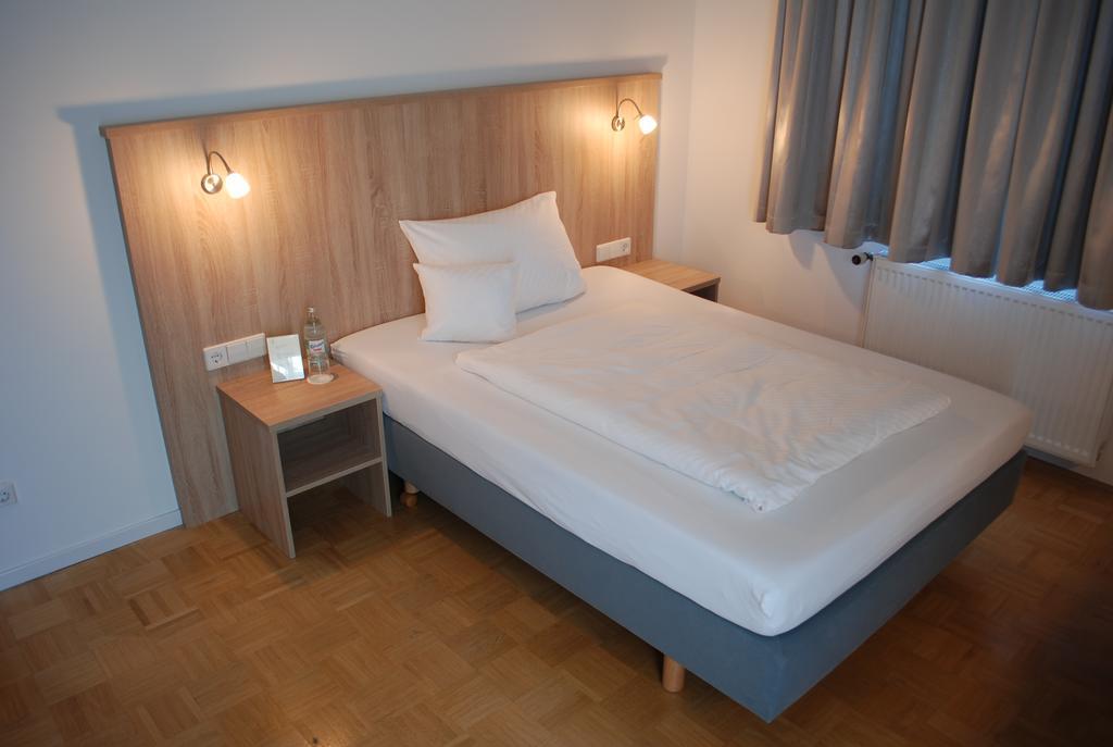 Hotel Baeren Gaertringen Exterior photo