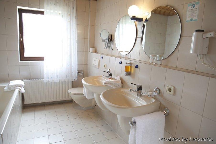 Hotel Baeren Gaertringen Room photo
